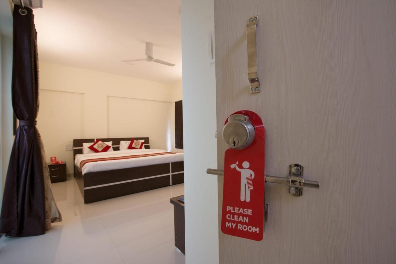 Oyo 9052 Leisurely Abode Hotel Khadki Bagian luar foto
