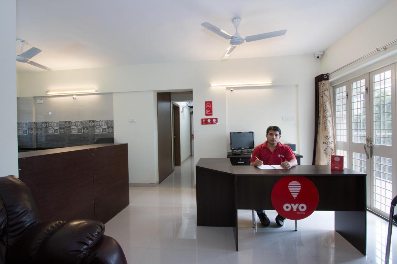 Oyo 9052 Leisurely Abode Hotel Khadki Bagian luar foto