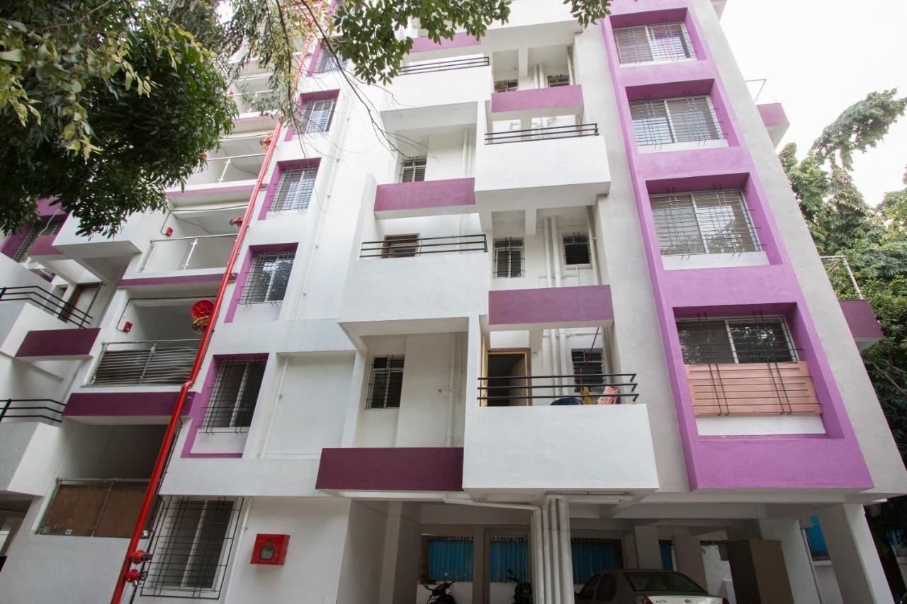 Oyo 9052 Leisurely Abode Hotel Khadki Bagian luar foto