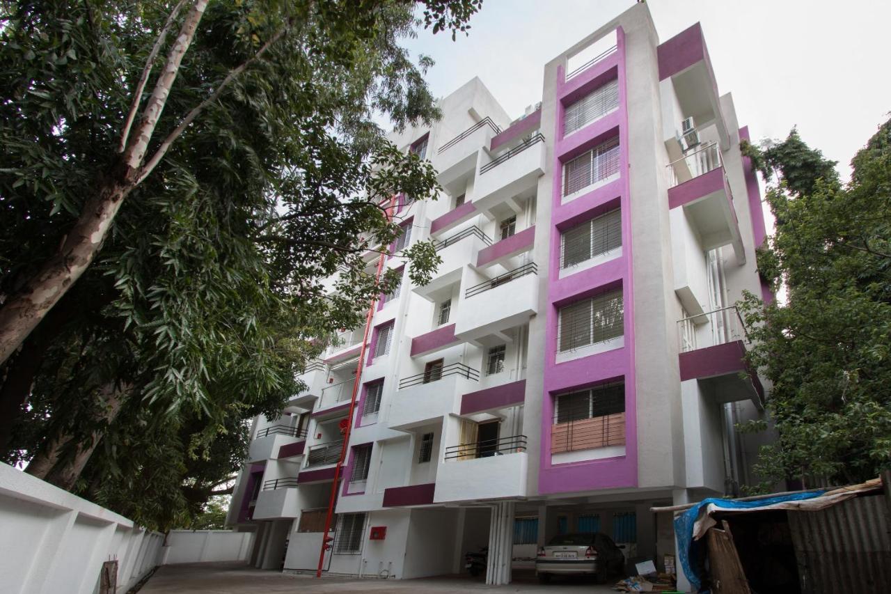 Oyo 9052 Leisurely Abode Hotel Khadki Bagian luar foto