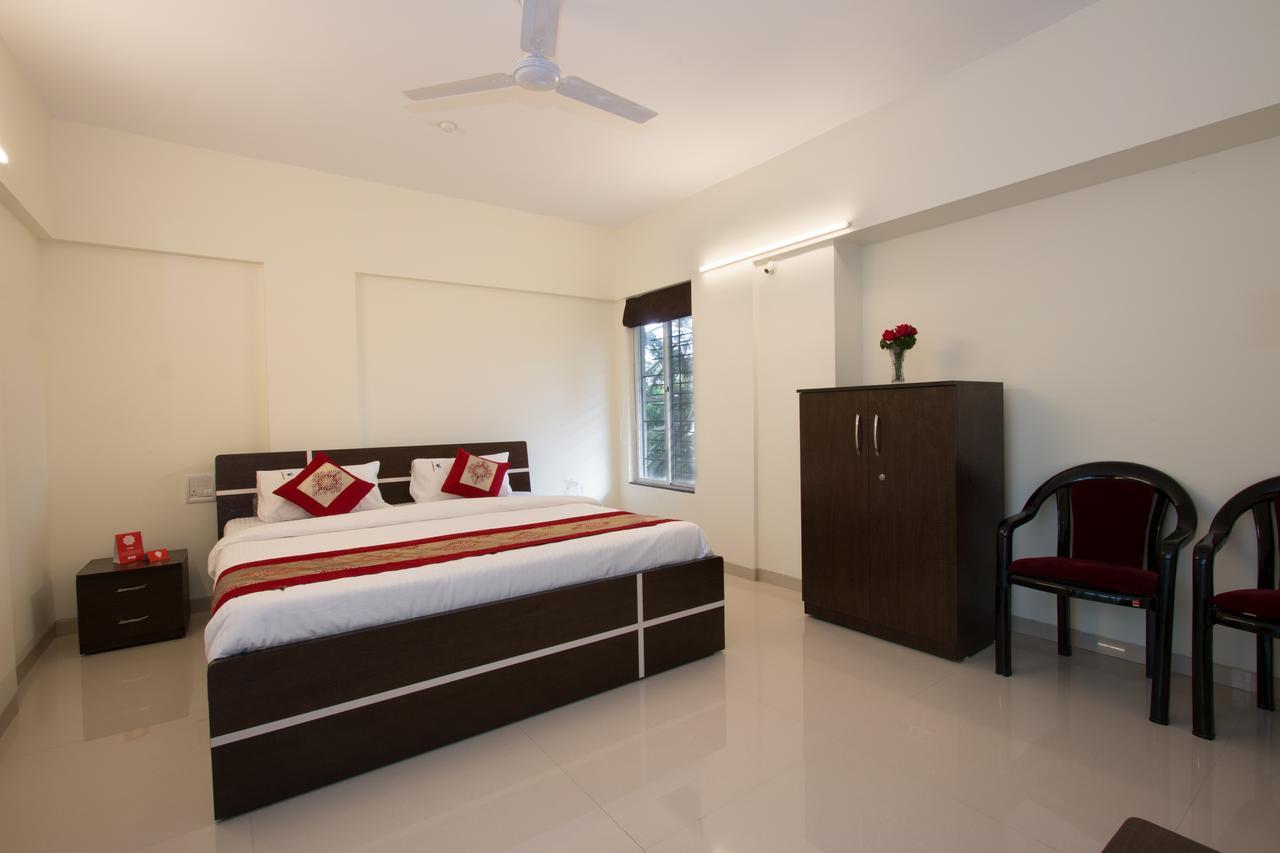 Oyo 9052 Leisurely Abode Hotel Khadki Bagian luar foto