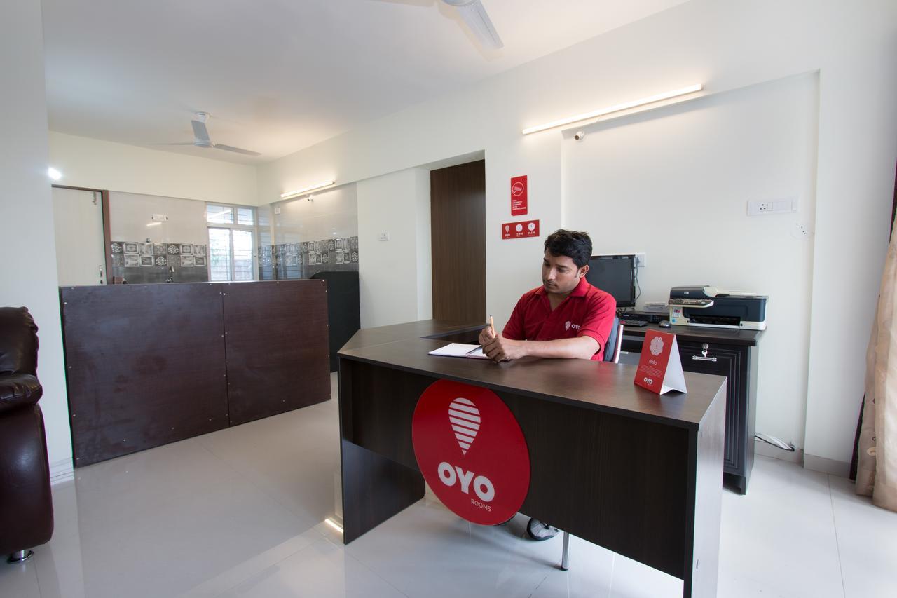 Oyo 9052 Leisurely Abode Hotel Khadki Bagian luar foto